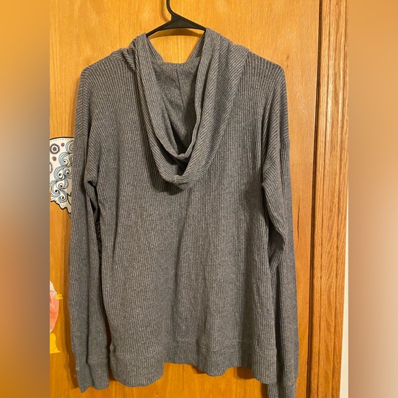 Selling a sweatshirt shirt from Maurices - Picture 2 of 3
